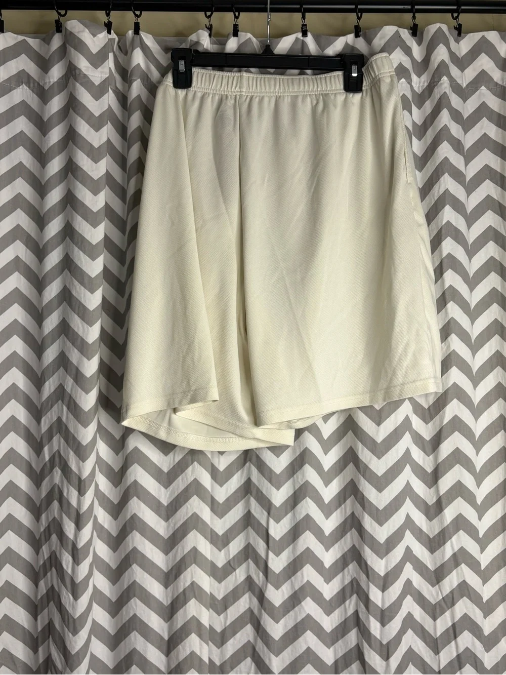 tek gear Cream Men's Athletic Shorts - Lightweight Performance